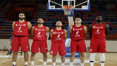 نهائي البطولة العربية..سلة الأهلي يتأخر في النتيجة أمام الكويت الكويتي بالشوط الأول