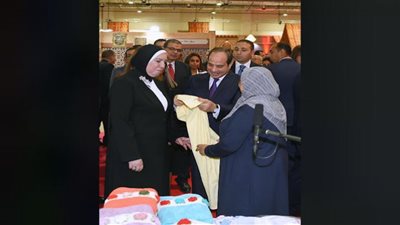 السيسي: أي مواطن ينجح في تصنيع منتج مصري يستحق كل الدعم والتشجيع من الدولة (فيديو)