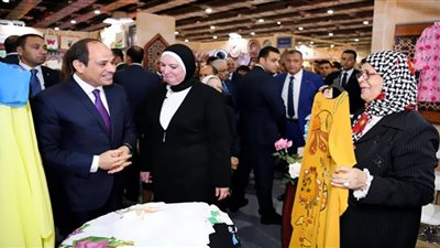 نفين جامع: السيسي وجه بمنح النماذج المتميزة من العارضين بــ