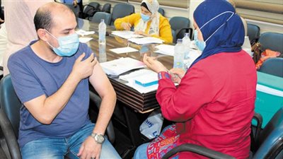 حملة لتطعيم العاملين بالقابضة للمطارات وشركاتها التابعة ضد فيروس كورونا