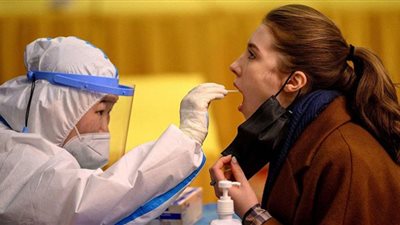 ما هي أخطر فترة في السنة للإصابة بكورونا.. أطباء يكشفون السر