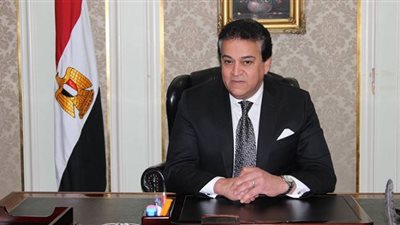 وزير التعليم العالي يستعرض تقريرًا حول استعدادات جامعة القاهرة الجديدة التكنولوجية