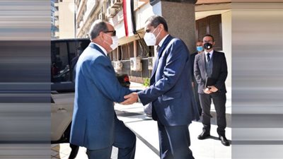 محافظ الغربية يستقبل محافظ كفر الشيخ استعدادا لوضع حجر الاساس لمستشفى المحلة الجامعى