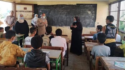 وكيل تعليم قنا يتفقد عددًا من المدارس فى اليوم الأول من الدراسة