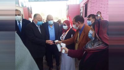 محافظ القاهرة : عدم السماح بدخول أي شخص للمدرسة دون ارتداء الكمامة