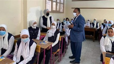 مدير تعليم نجع حمادي: انتظام سير العملية الدراسية وسط إجراءات احترازية