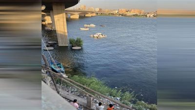 صور.. فرق من الإنقاذ النهرى يواصل مجهوداته لانتشال ضحايا ميكروباص سقط من كوبري الساحل