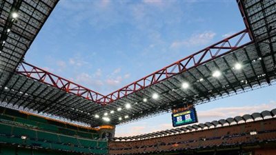 شاهد..كأس دوري الأمم الأوروبية يزين ملعب النهائي قبل بداية المباراة