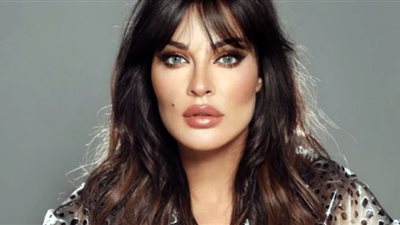نادين نسيب نجيم تخطف الأنظار بالأسود.. وزهير مراد يعلق (صور)