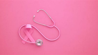 خبيرة تتحدث عن علاقة الشامبو بخطر الإصابة بسرطان الثدي