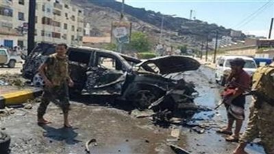 الخارجية تدين الهجوم الإرهابي الذي استهدف موكب مسؤولين يمنيين
