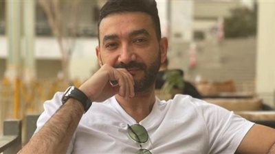 احتفالاً بعيد ميلاد عمرو دياب| نادر حمدي: مكسر الدنيا كالعادة (صور)