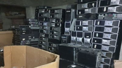 مداهمة مخزن قطع غيار كمبيوتر مجهولة المصدر في الإسكندرية