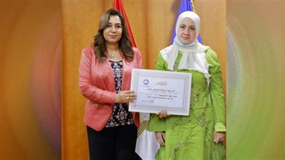 محافظ دمياط يكرم أسر الشهداء و الحاصل على المركز الأول بالثانوية العامة