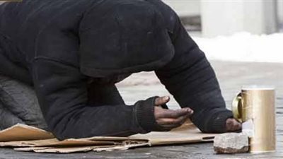 فريق التدخل السريع بالتضامن الاجتماعي في أسوان يقدم الرعاية لأسرة بلا مأوى