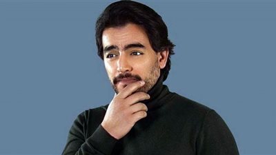 هاني سلامة يستعيد ذكريات فيلم خيانة مشروعة (شاهد)