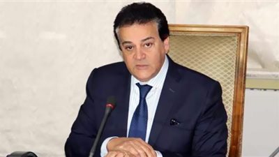 يعقد اجتماعًا لمناقشة إنشاء جامعة تكنولوجية خاصة بمدينة بدر