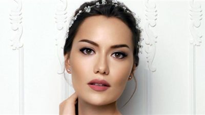 بالأحمر الصارخ فهرية افجان تنافس هاندا ارتشيل لقب أجمل امرأة (صور)