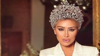 وسط البحر المظلم.. مايا دياب تتألق بإطلالة ساحرة (صور وفيديو)
