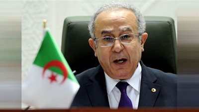 الجزائر تؤكد تمسكها بعدم التدخل في الشؤون الداخلية للدول