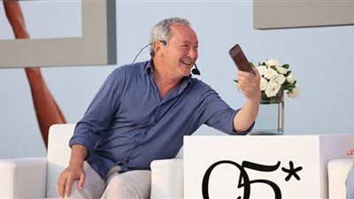 طلاء الأجزاء المحترقة لمكان حفل افتتاح مهرجان الجونة السينمائي (صور)