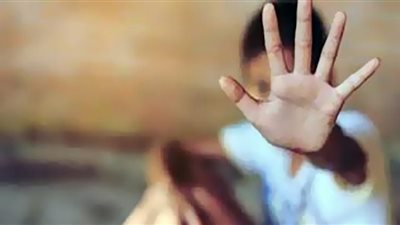 طالب إعدادي يشرع في ذبح طفل بـ
