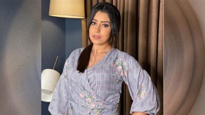 أيتن عامر تشارك في مسرحية 