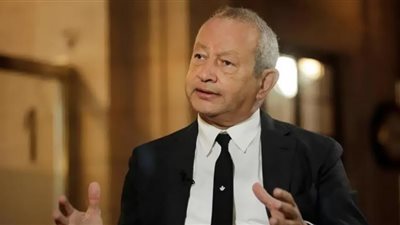 نجيب ساويرس أول الحاضرين حفل افتتاح الدورة الخامسة لـ 