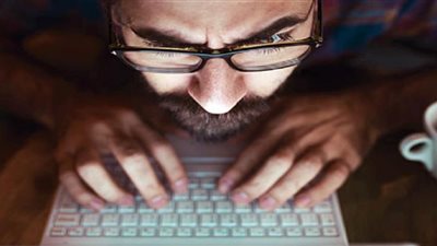 دراسة تحذر: قضاء 5 دقائق فقط على وسائل التواصل الاجتماعي تجعلك تعيسًا