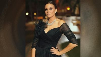 من وحي الخمسينات.. بشرى تستوحي فستانها من نجمة الجونة (صور)