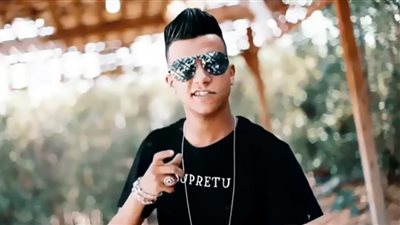 محمد موسى يعرض فيديو لمؤدي المهرجانات عصام صاصا يسب الجمهور