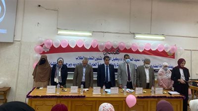 طب بنات الأزهر بدمياط تستقبل الطالبات الجدد بالهدايا