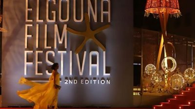 السقا يتسلم جائزة الإنجاز الإبداعي.. وتكريم خاص للفنان سمير غانم