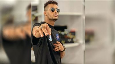 في حفل افتتاح الجونة 2021| شرطة الموضة: بلايزر محمد رمضان فرع مايا دياب (تفاصيل)