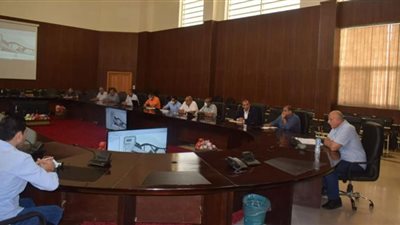 سكرتير البحر الأحمر يبحث تطوير حلقة السمك و الشاطىء العام رقم 4 بالغردقه