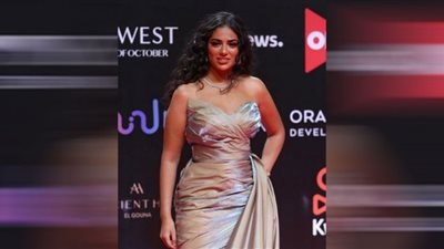 فستان ثراء جبيل بالجونة يتسبب في انهيار شرطة الموضة وتحقيق مصممه (تفاصيل)