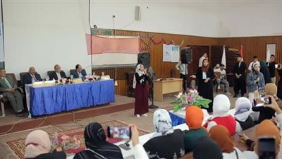 رئيس جامعة الزقازيق يشارك طلاب علوم ذوي الإعاقة والتأهيل الاحتفال ببدء العام الدراسي