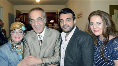 عائلة الفنان الراحل محمود ياسين تحيي ذكرى وفاته | وشهيرة: ضحك لي وهو بقبره