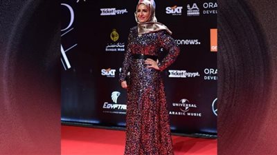 نادين سمرة تخطف الأنظار بالحجاب في مهرجان الجونة.. فمن هي ؟