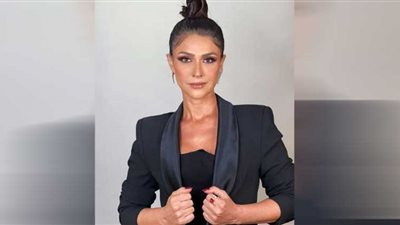 بسمة تشعل حفل الجونة بفستانها الأحمر الراقي (صور)