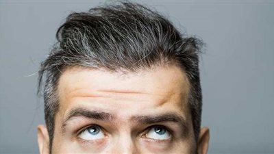 طرق طبيعية تحميك من الشيب المبكر.. تعرّف عليها