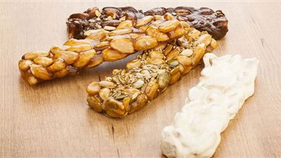 الملبن فيه سم قاتل.. مافيا بيع حلوى المولد الفاسدة من الصعيد للدلتا
