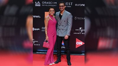 صور.. أحمد داود وعلا رشدي في عرض فيلم 