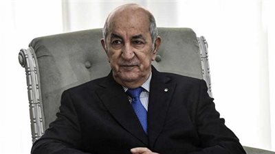 رئيس الجزائر يُحيي ذكرى شهداء 