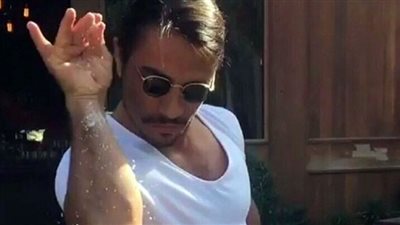 صور.. موجة انتقادات تلاحق شيف الملح التركي نصرت جوكتشي