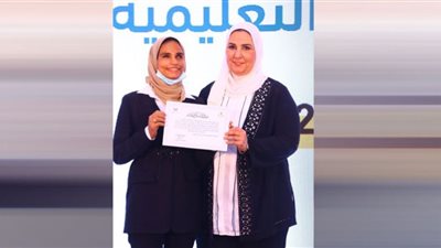 وزيرة التضامن تكرم علي جمعة على مجهودات 