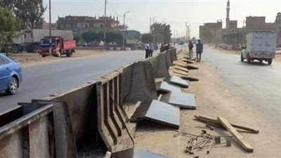 غلق الدورانات العشوائية بالحاجز الخرساني بطريق أبوحماد – الزقازيق