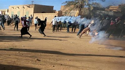 السودان.. إصابة متظاهرين إثر تعرضهم للضرب من الشرطة