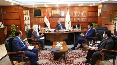 سعفان يبحث مع سفير قطر احتياجات الدوحة من العمالة المصرية