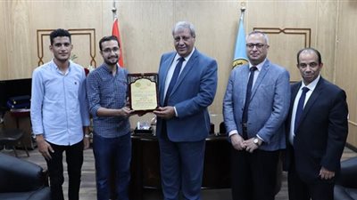 طلاب كلية الطب